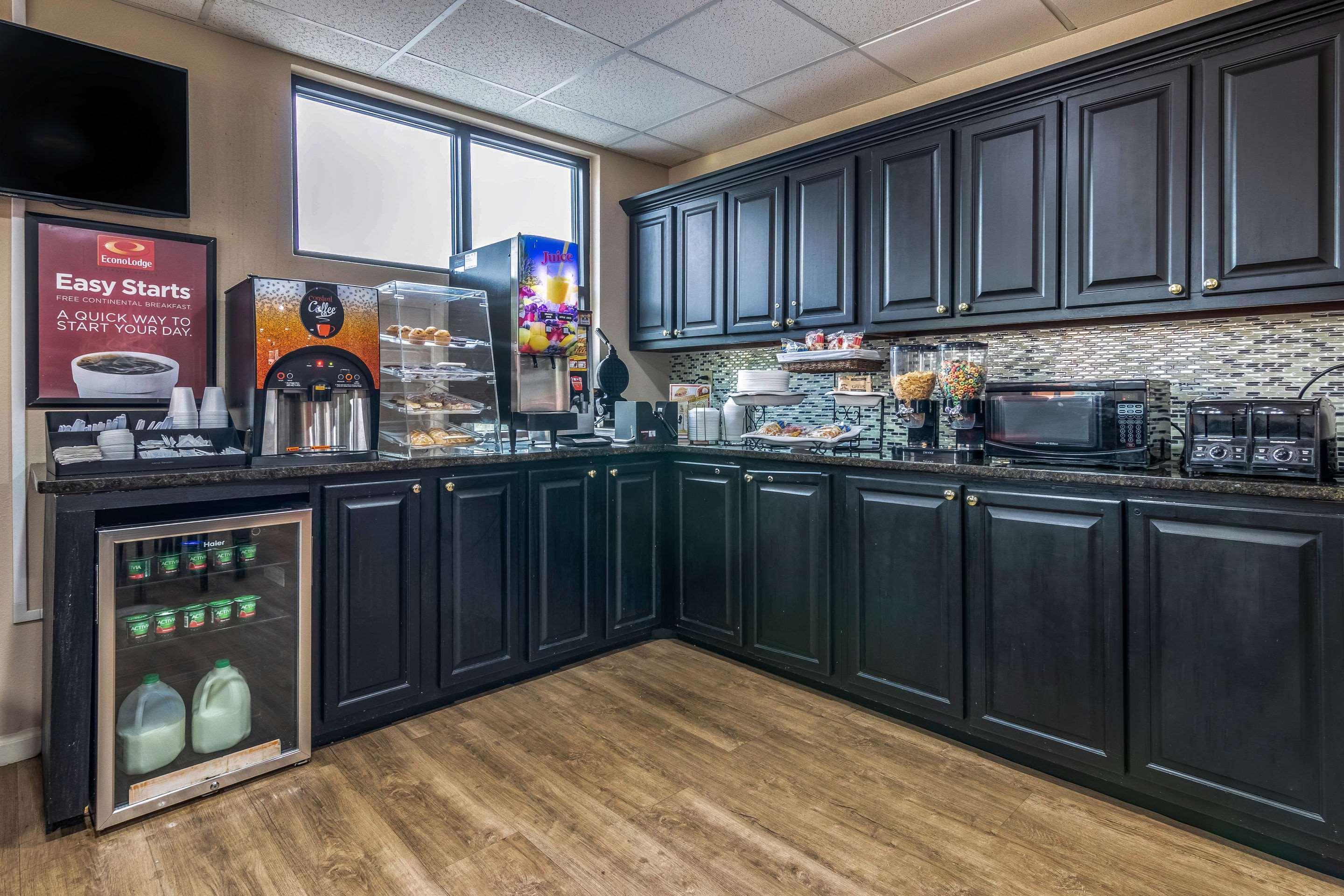 Americas Best Value Inn Opelika Exterior photo