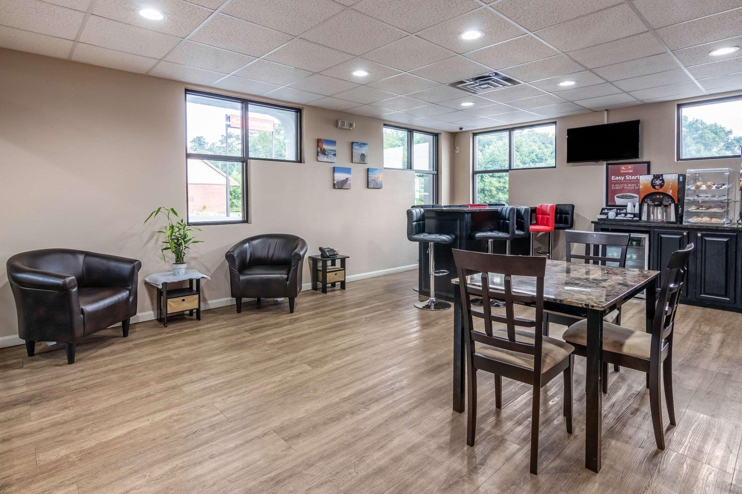 Americas Best Value Inn Opelika Exterior photo