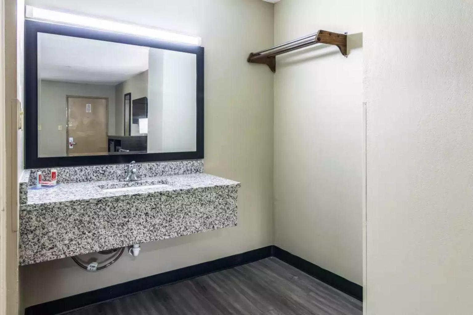 Americas Best Value Inn Opelika Exterior photo