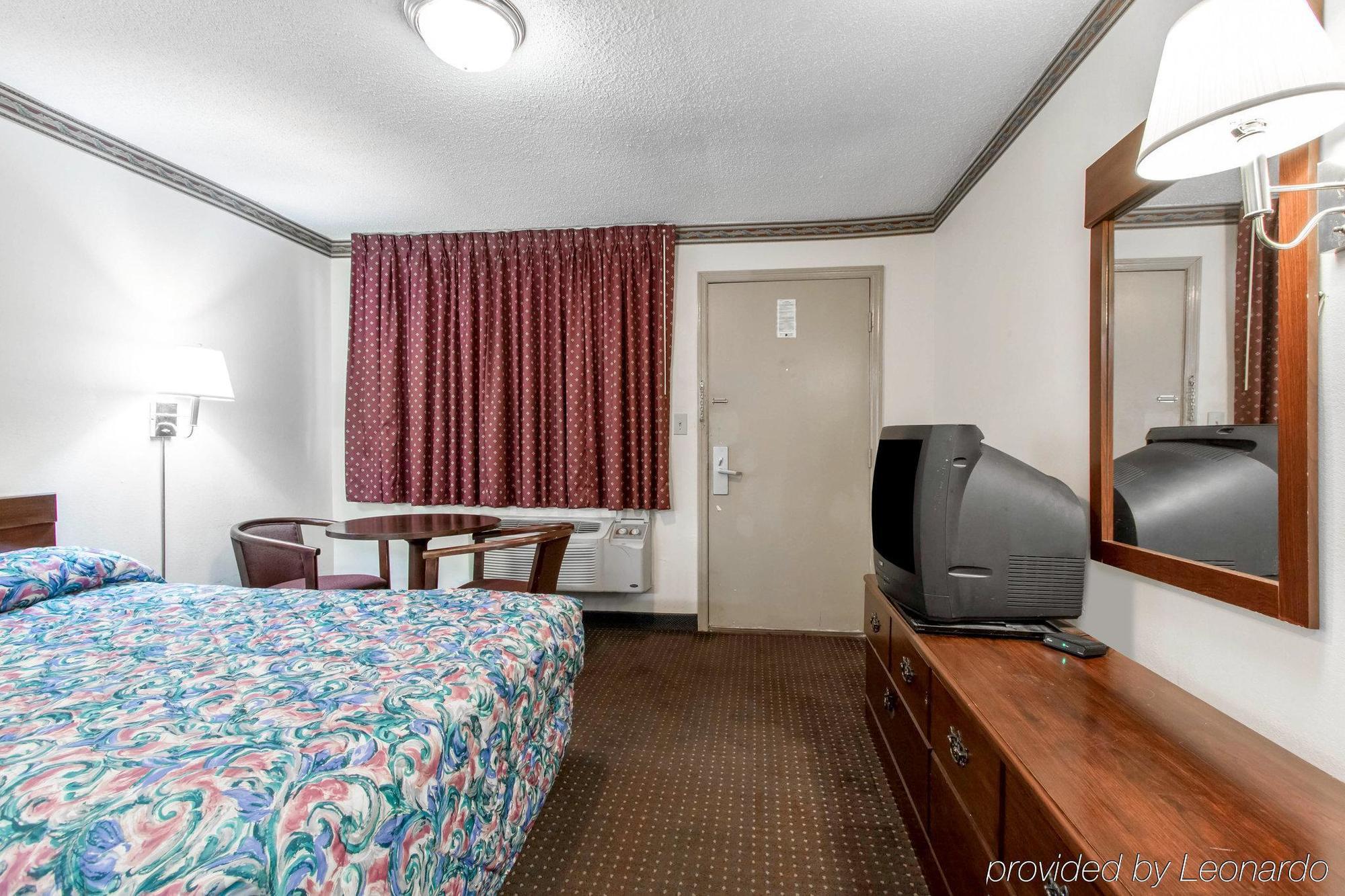 Americas Best Value Inn Opelika Exterior photo