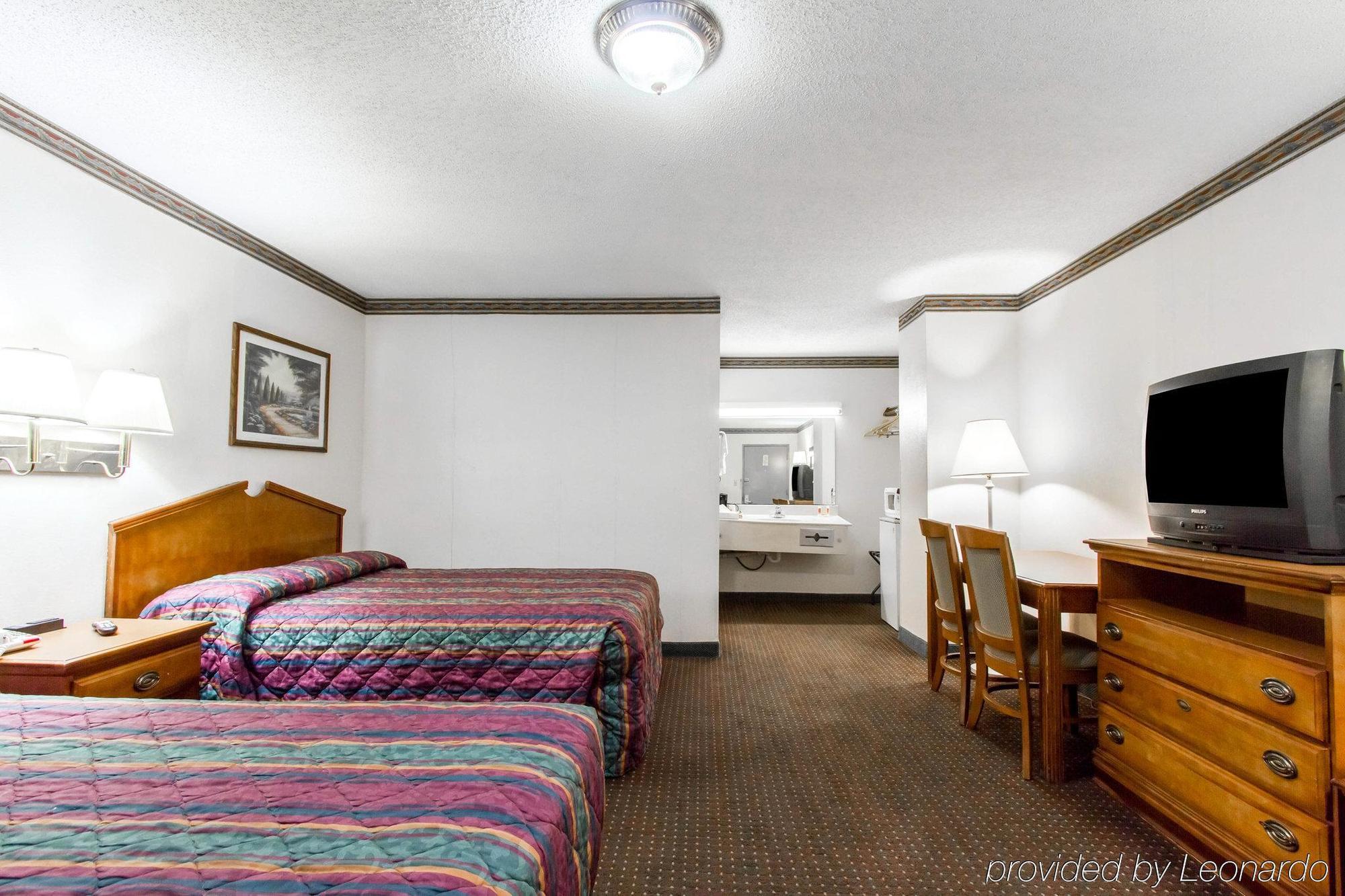 Americas Best Value Inn Opelika Exterior photo