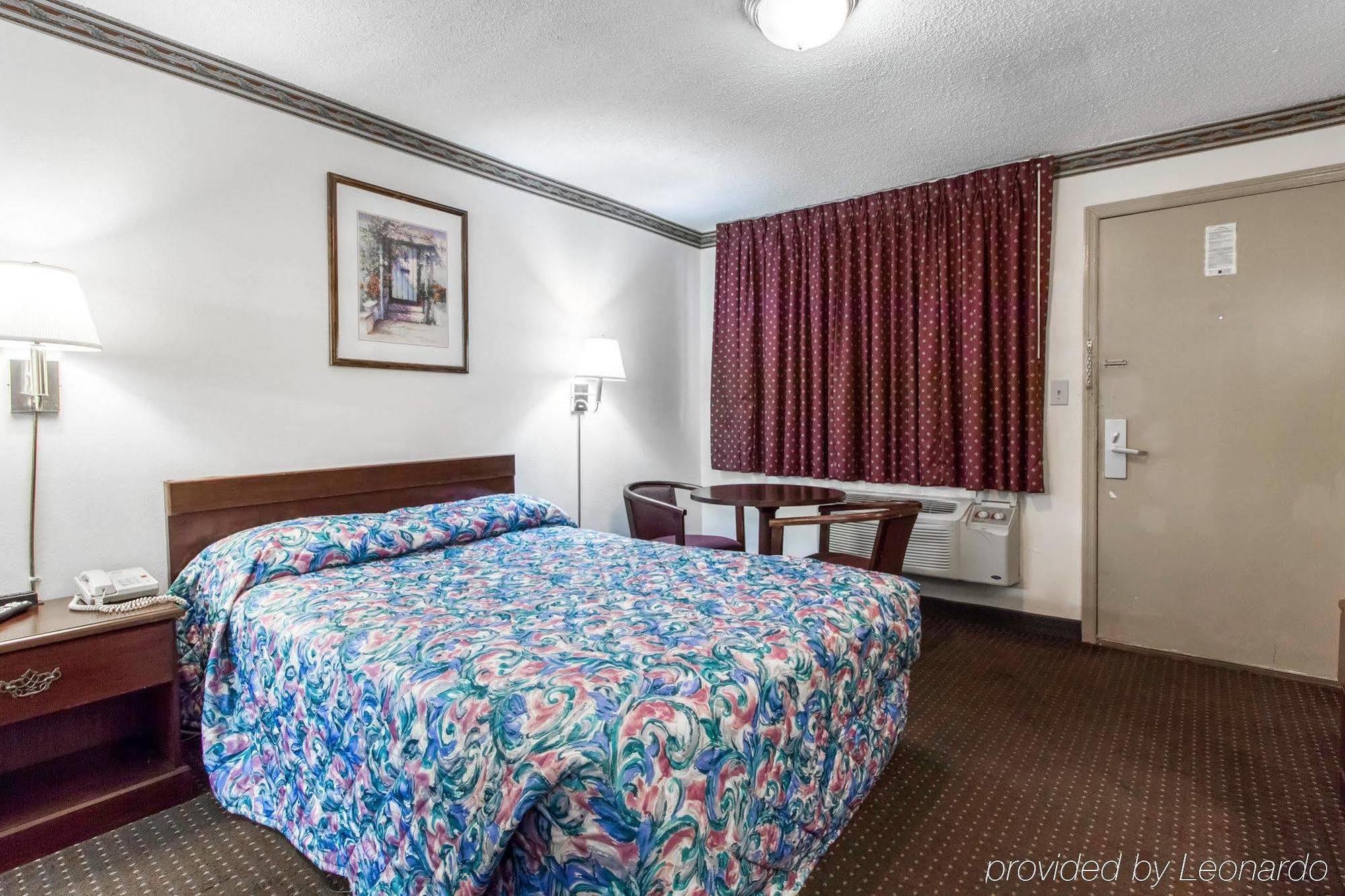 Americas Best Value Inn Opelika Exterior photo