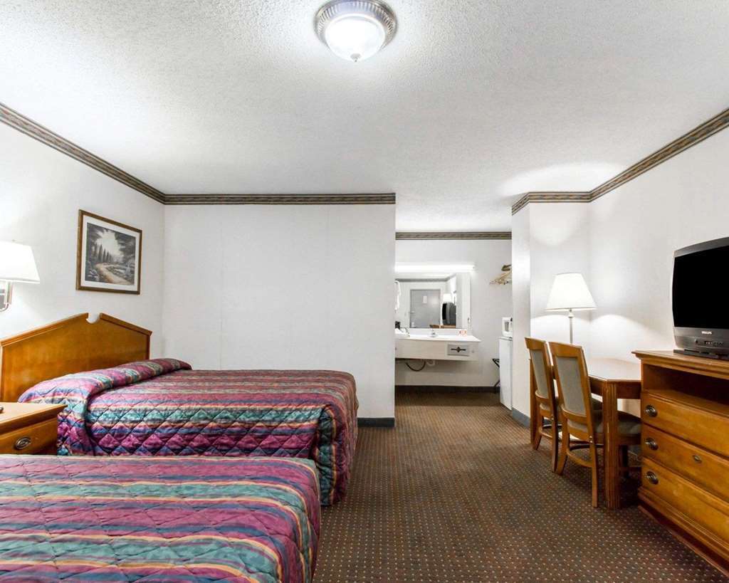 Americas Best Value Inn Opelika Room photo