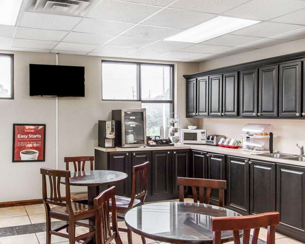 Americas Best Value Inn Opelika Restaurant photo