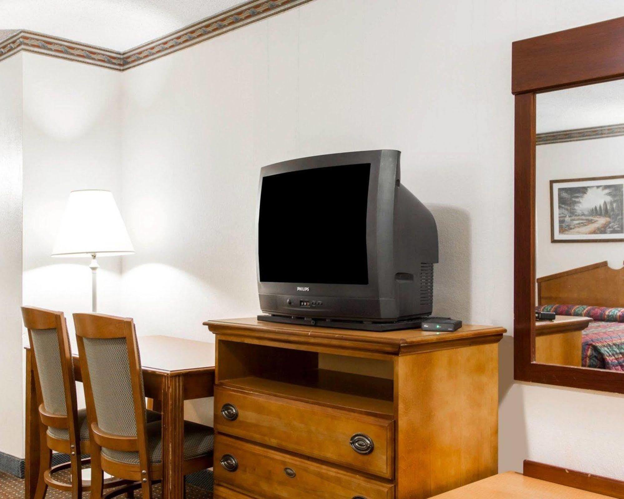 Americas Best Value Inn Opelika Exterior photo