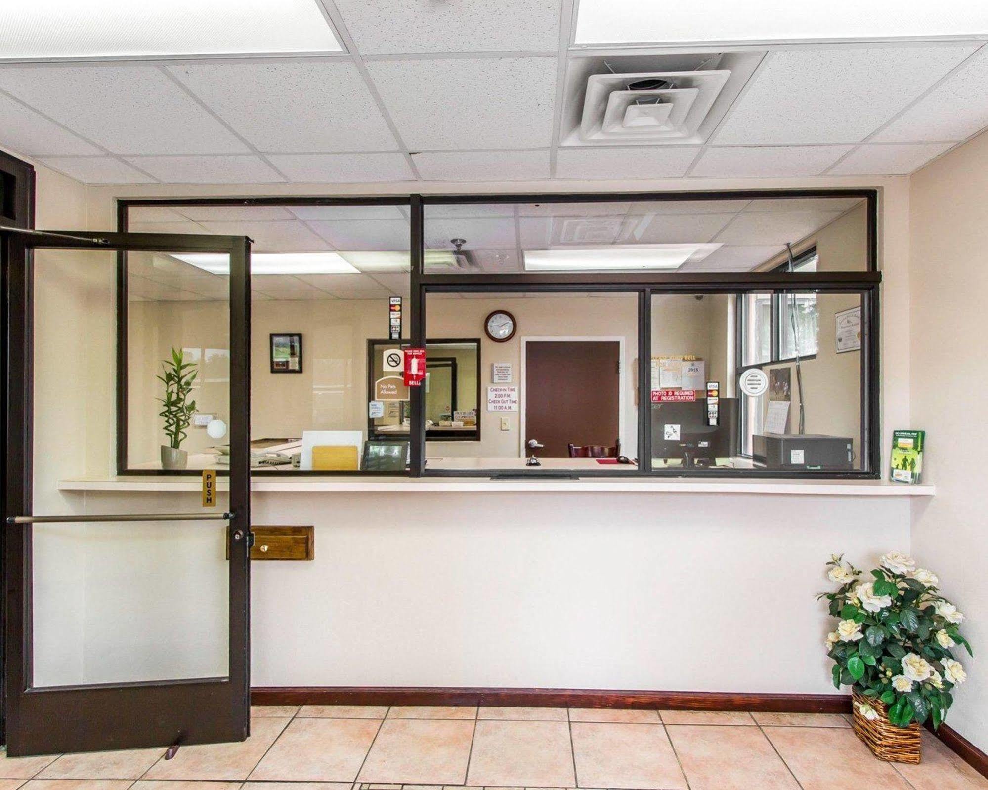 Americas Best Value Inn Opelika Exterior photo