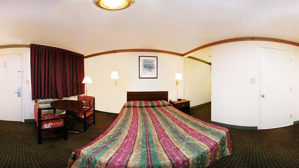 Americas Best Value Inn Opelika Exterior photo